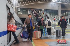 中国铁路元旦假期运输启动 预计发送旅客7780万人次